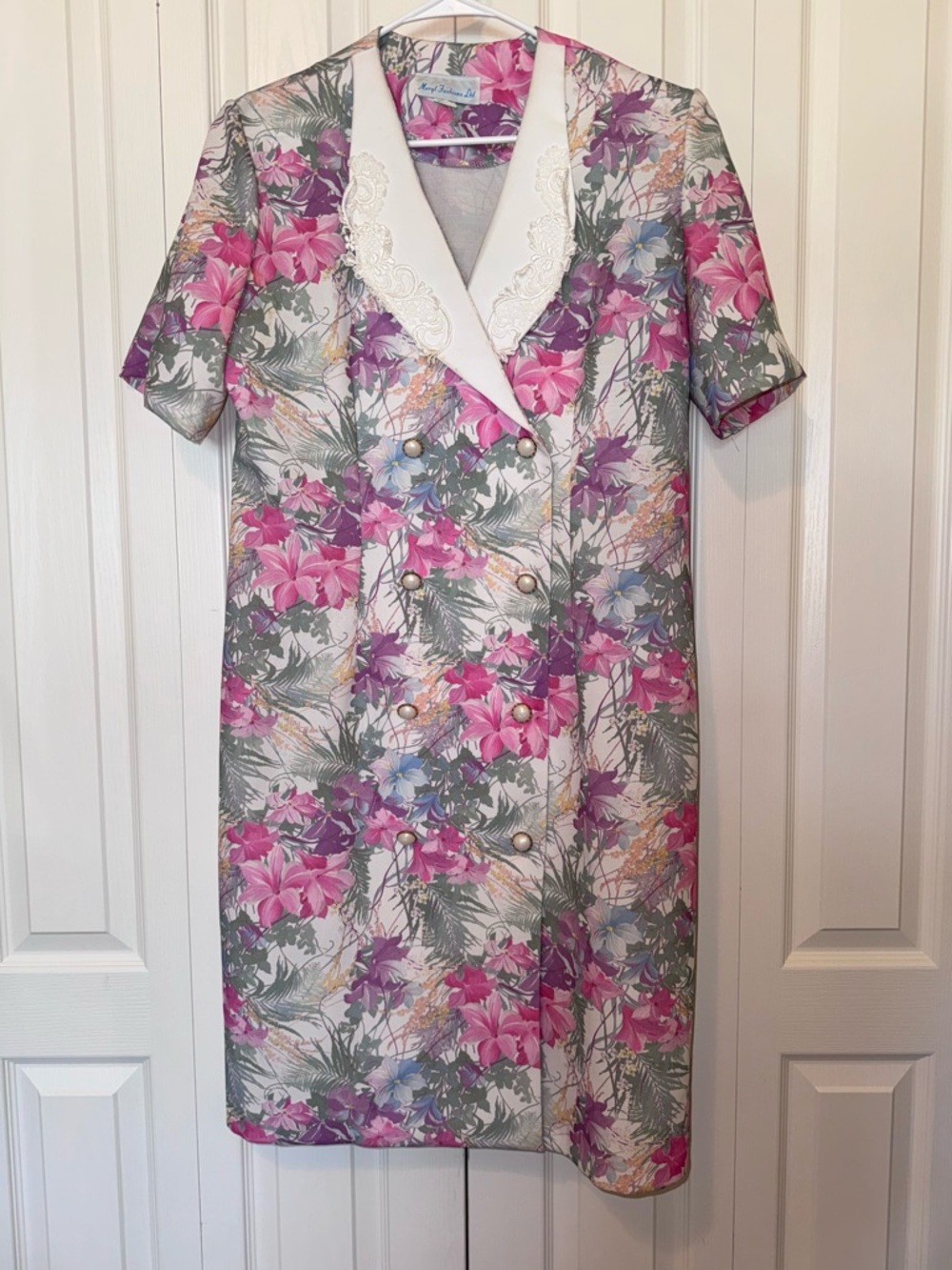 Vintage Floral Pink & Gray Double-Breasted Midi Dress with Lace Collar